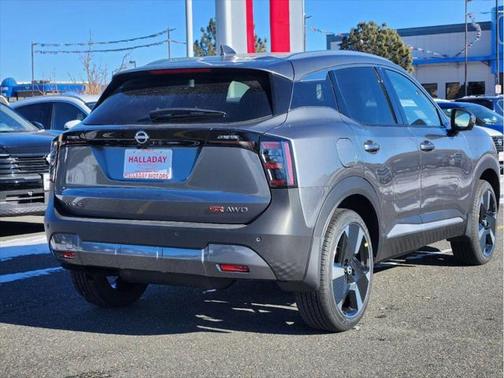 2025 Nissan Kicks SR