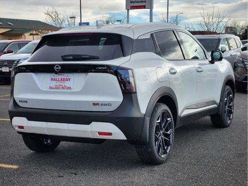 2025 Nissan Kicks SR