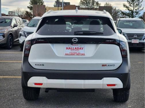 2025 Nissan Kicks SR