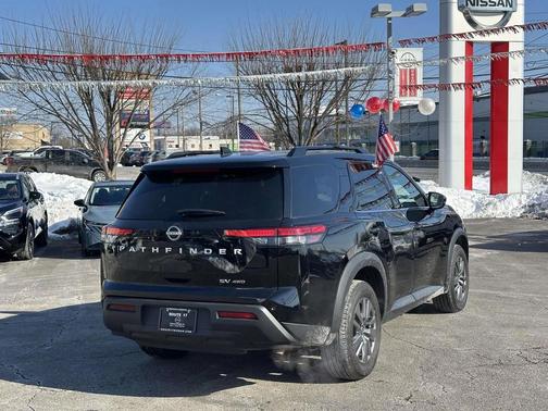 2024 Nissan Pathfinder SV 4WD