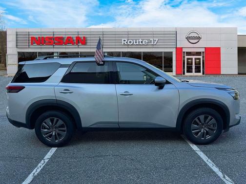 2024 Nissan Pathfinder SV 4WD