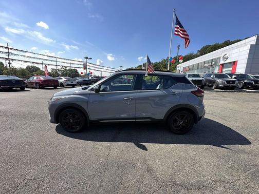 2023 Nissan Kicks SR