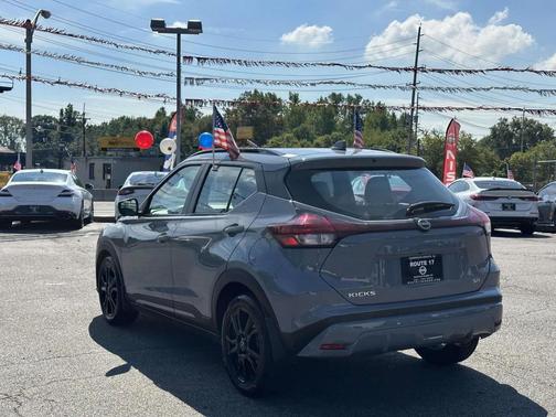 2023 Nissan Kicks SR