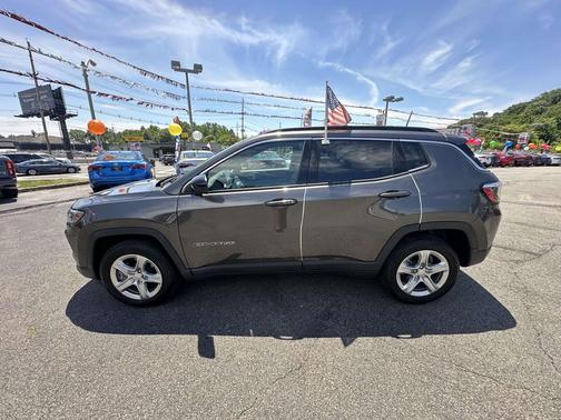 Granite Crystal Metallic Clearcoat 2023 Jeep Compass Latitude