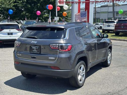 Granite Crystal Metallic Clearcoat 2023 Jeep Compass Latitude