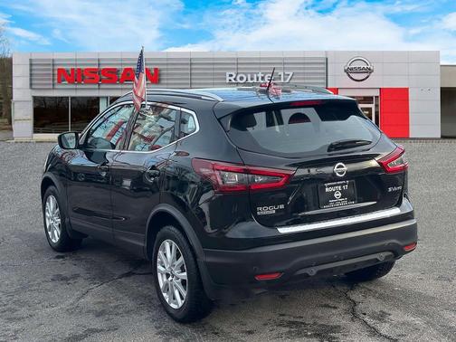 2022 Nissan Rogue Sport SV