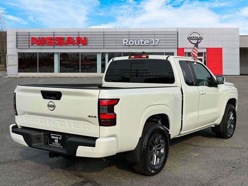 2025 Nissan Frontier SV