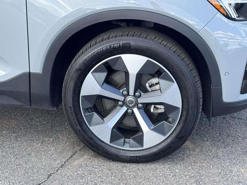 Vapour Grey Metallic 2025 Volvo XC40 B5 Plus Dark Theme