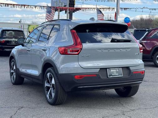Vapour Grey Metallic 2025 Volvo XC40 B5 Plus Dark Theme
