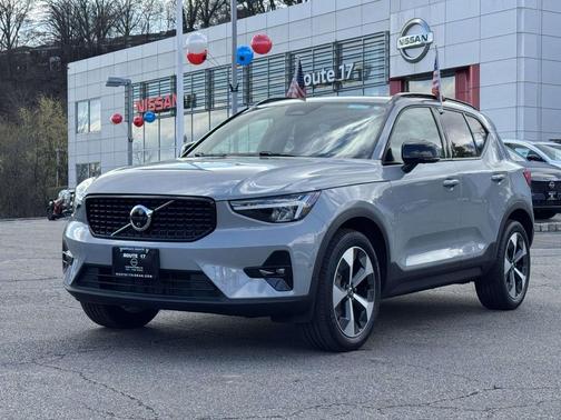 Vapour Grey Metallic 2025 Volvo XC40 B5 Plus Dark Theme