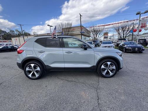 Vapour Grey Metallic 2025 Volvo XC40 B5 Plus Dark Theme