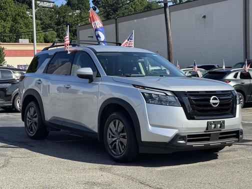 Brilliant Silver Metallic 2024 Nissan Pathfinder SV 4WD