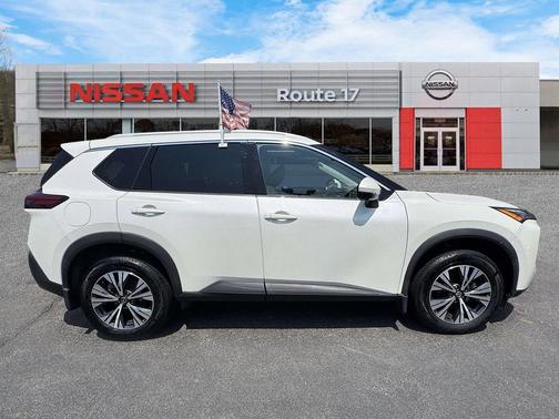 Pearl White Tricoat 2021 Nissan Rogue SV