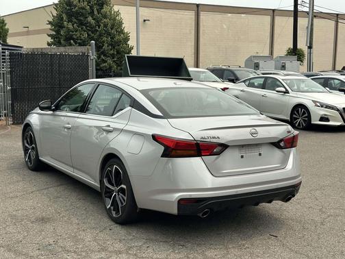 Brilliant Silver Metallic 2024 Nissan Altima SR FWD