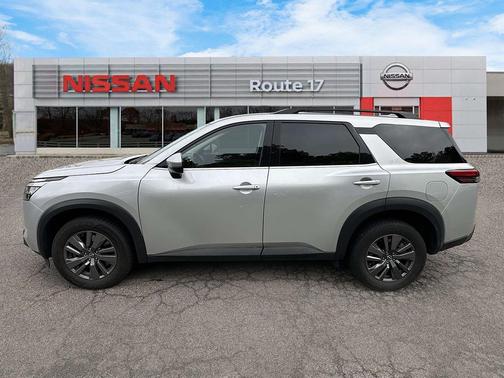 Brilliant Silver Metallic 2025 Nissan Pathfinder SV 4WD