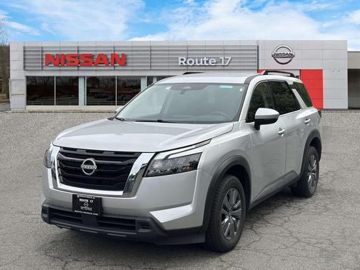 Brilliant Silver Metallic 2025 Nissan Pathfinder SV 4WD