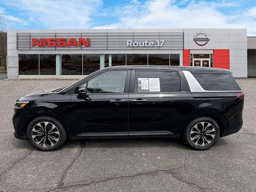 Aurora Black Pearl 2024 Kia Carnival EX