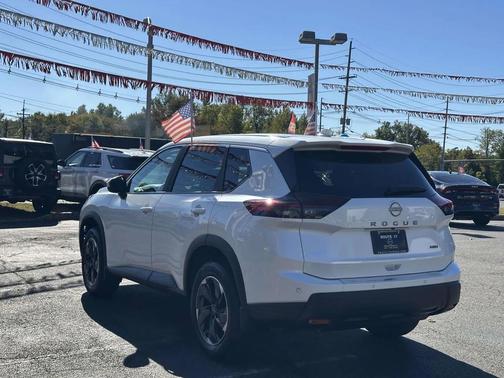2026 Nissan Rogue SV