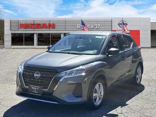 Gun Metallic 2023 Nissan Kicks S