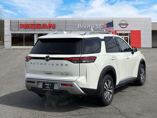 2024 Nissan Pathfinder SL 4WD
