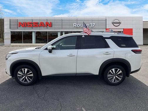 2024 Nissan Pathfinder SL 4WD