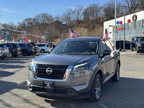 2025 Nissan Pathfinder SV 4WD