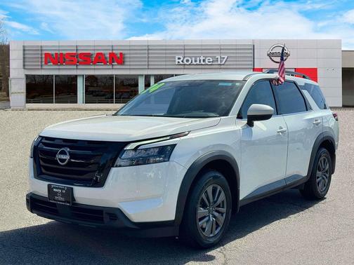 2024 Nissan Pathfinder SV 4WD