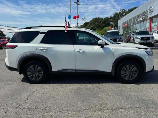 2024 Nissan Pathfinder SV 4WD