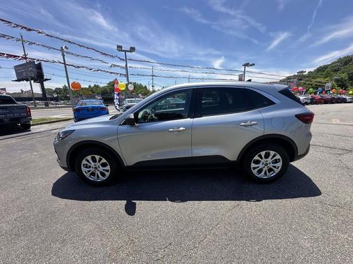 Iconic Silver Metallic 2024 Ford Escape Active