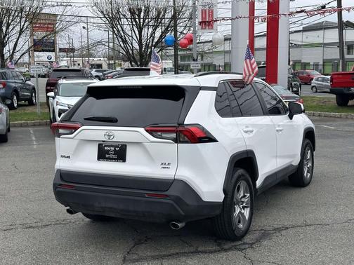 Ice Cap 2023 Toyota RAV4 XLE