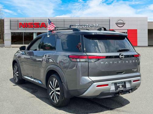 2022 Nissan Pathfinder Platinum 4WD