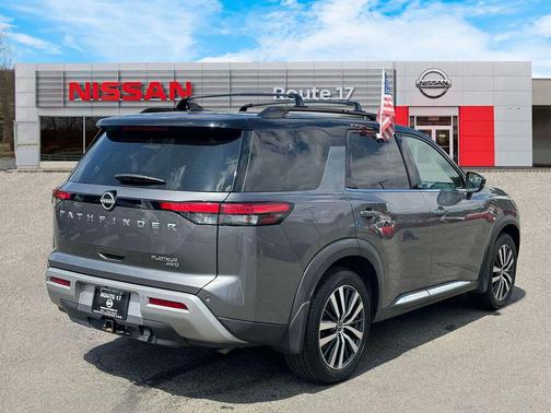 2022 Nissan Pathfinder Platinum 4WD