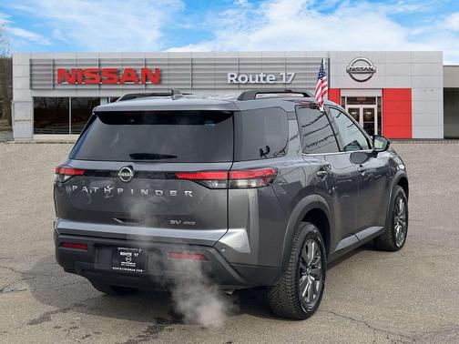 2024 Nissan Pathfinder SV 4WD
