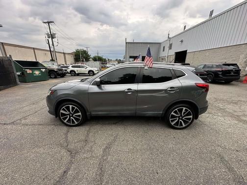 Gun Metallic 2019 Nissan Rogue Sport SL