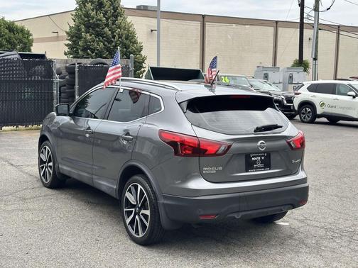 Gun Metallic 2019 Nissan Rogue Sport SL