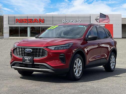 Rapid Red Metallic Tinted Clearcoat 2023 Ford Escape Active