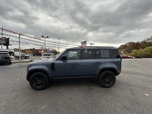 2025 Land Rover Defender 110 P300