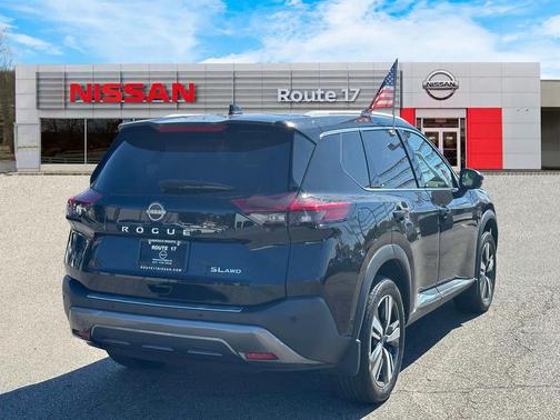 2022 Nissan Rogue SL