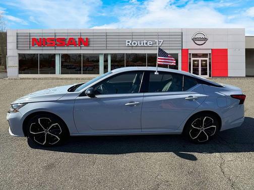 2023 Nissan Altima SR FWD
