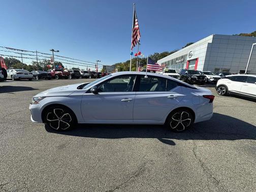2023 Nissan Altima SR FWD