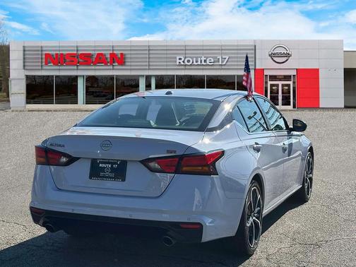 2023 Nissan Altima SR FWD