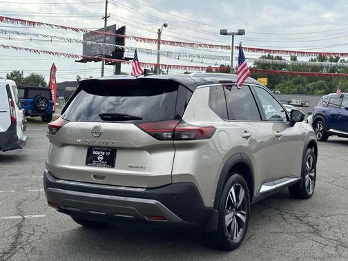 2022 Nissan Rogue SL