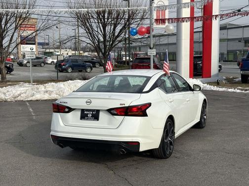 2023 Nissan Altima SR FWD