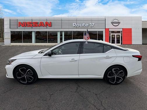 2023 Nissan Altima SR FWD