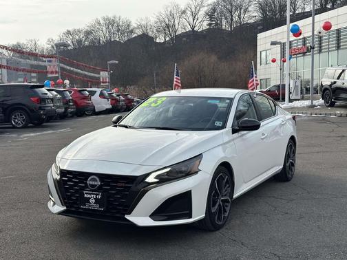 2023 Nissan Altima SR FWD