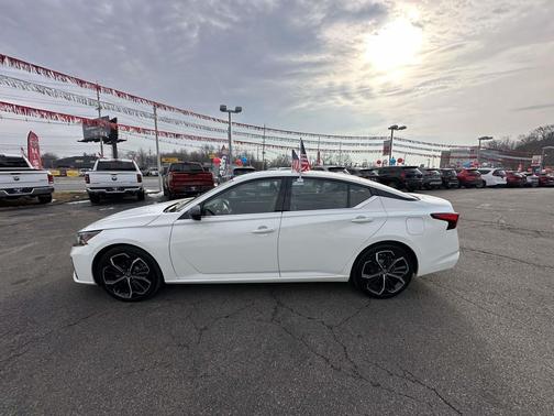 2023 Nissan Altima SR FWD