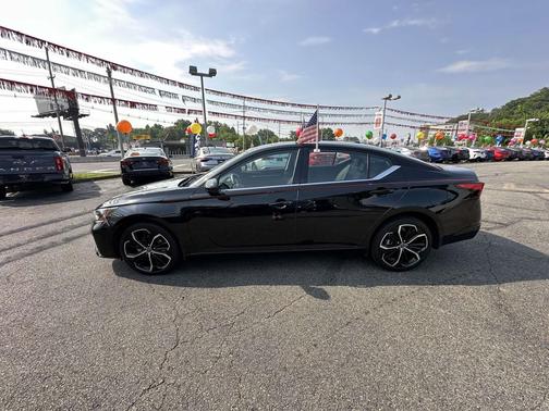 Super Black 2024 Nissan Altima SR Intelligent AWD