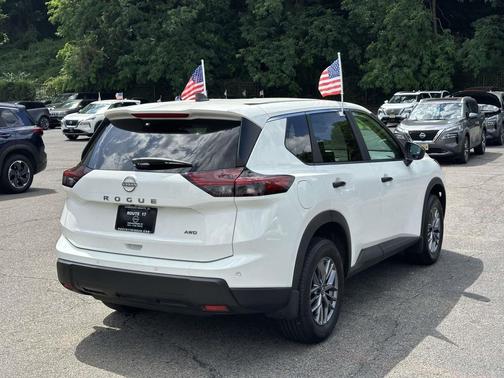 Glacier White 2026 Nissan Rogue S