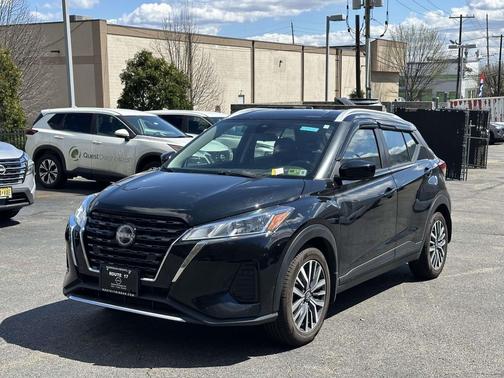 Super Black 2023 Nissan Kicks SV