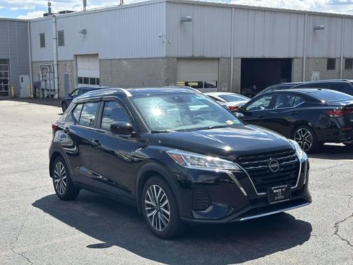 Super Black 2023 Nissan Kicks SV